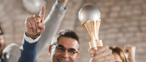 الأوسمة والجوائز